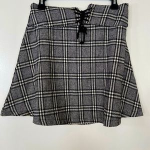 Black and white Plade skirt, size small